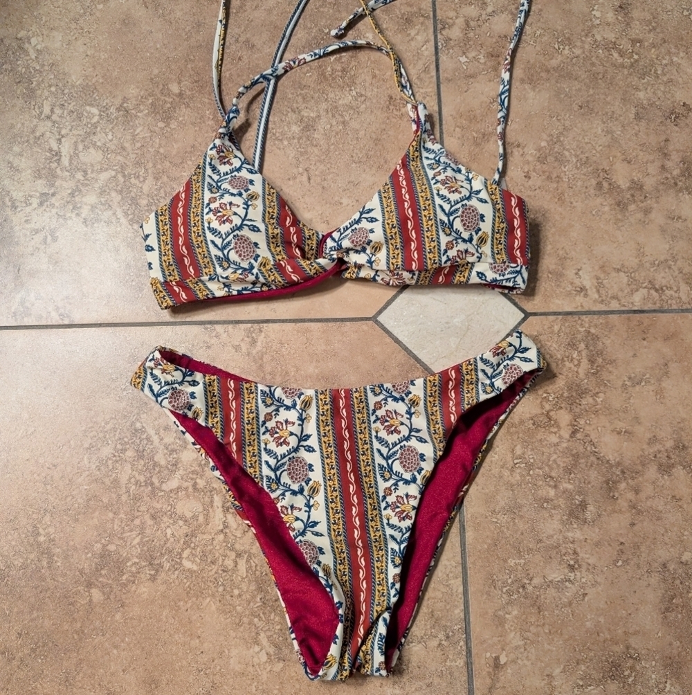 Berlook / New With Tags / Medium / Bohemian Style. Reversible burgundy inside. - Picture 1 of 2